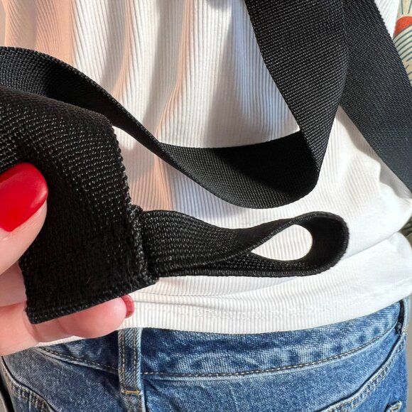 KAVU Rope Sling Bag,  size is approximately 20" x 11" x 5", adjustable - Picture 5 of 7